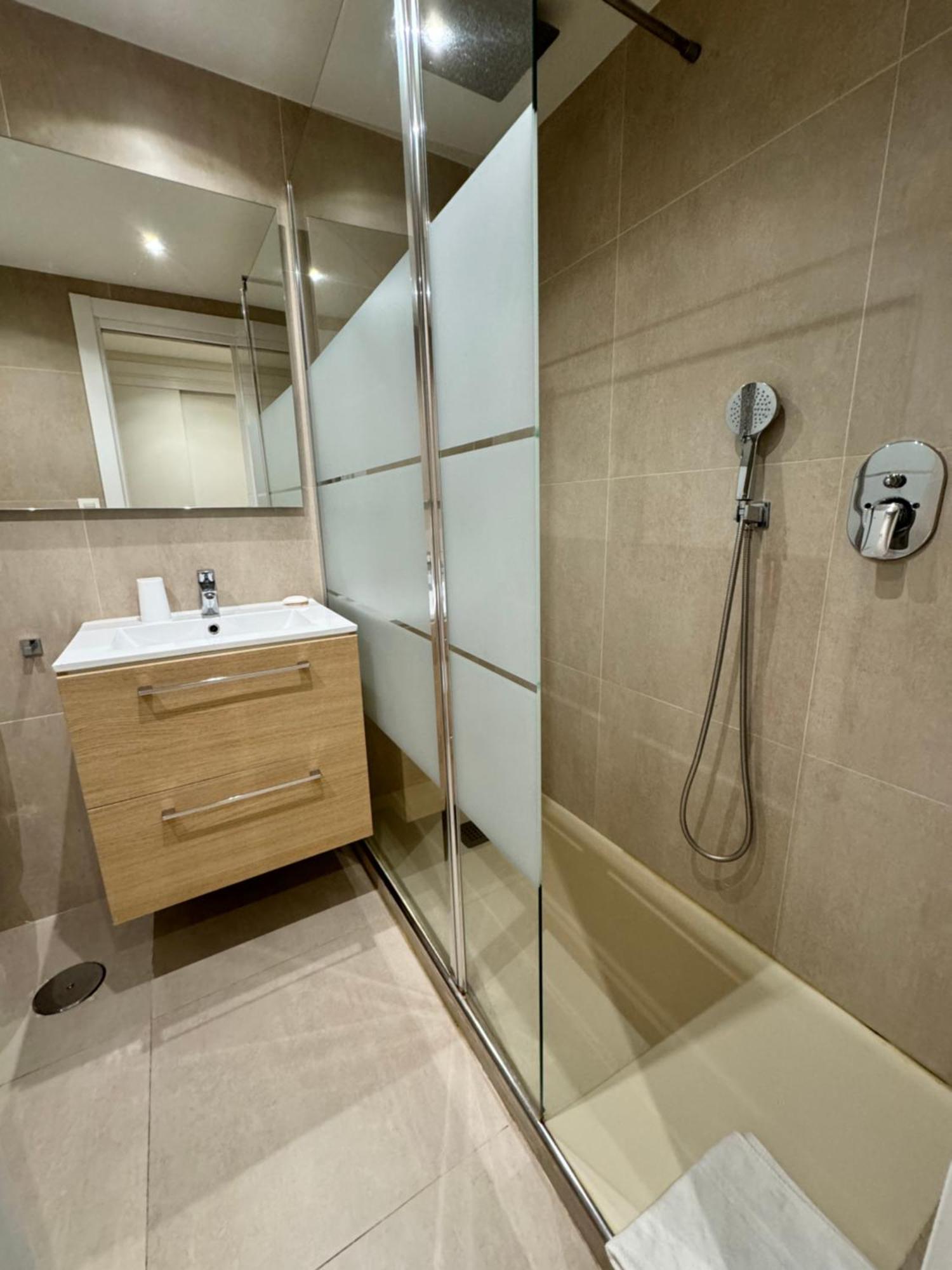 Port Of Center - Eaw Homes Apartment
