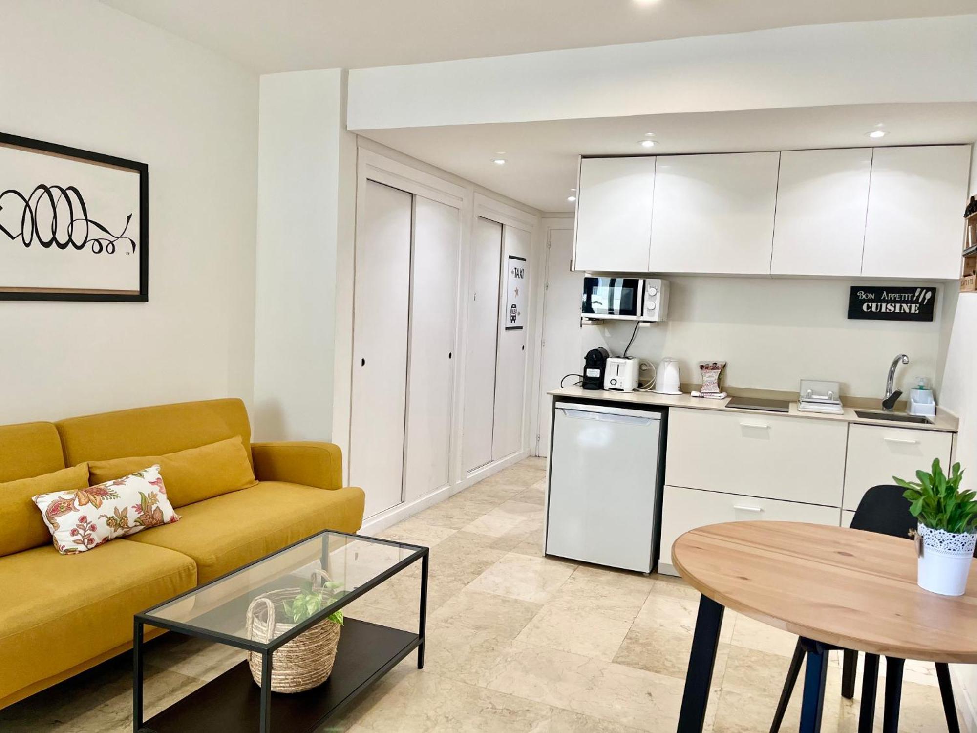Port Of Center - Eaw Homes Apartment