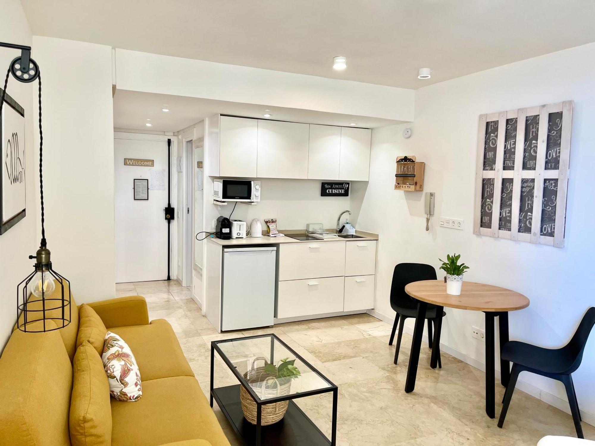 Port Of Center - Eaw Homes Apartment *